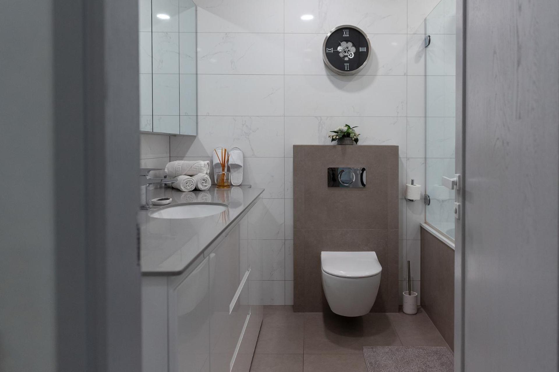 Bright Kaunas Apartment With Castle View Екстериор снимка