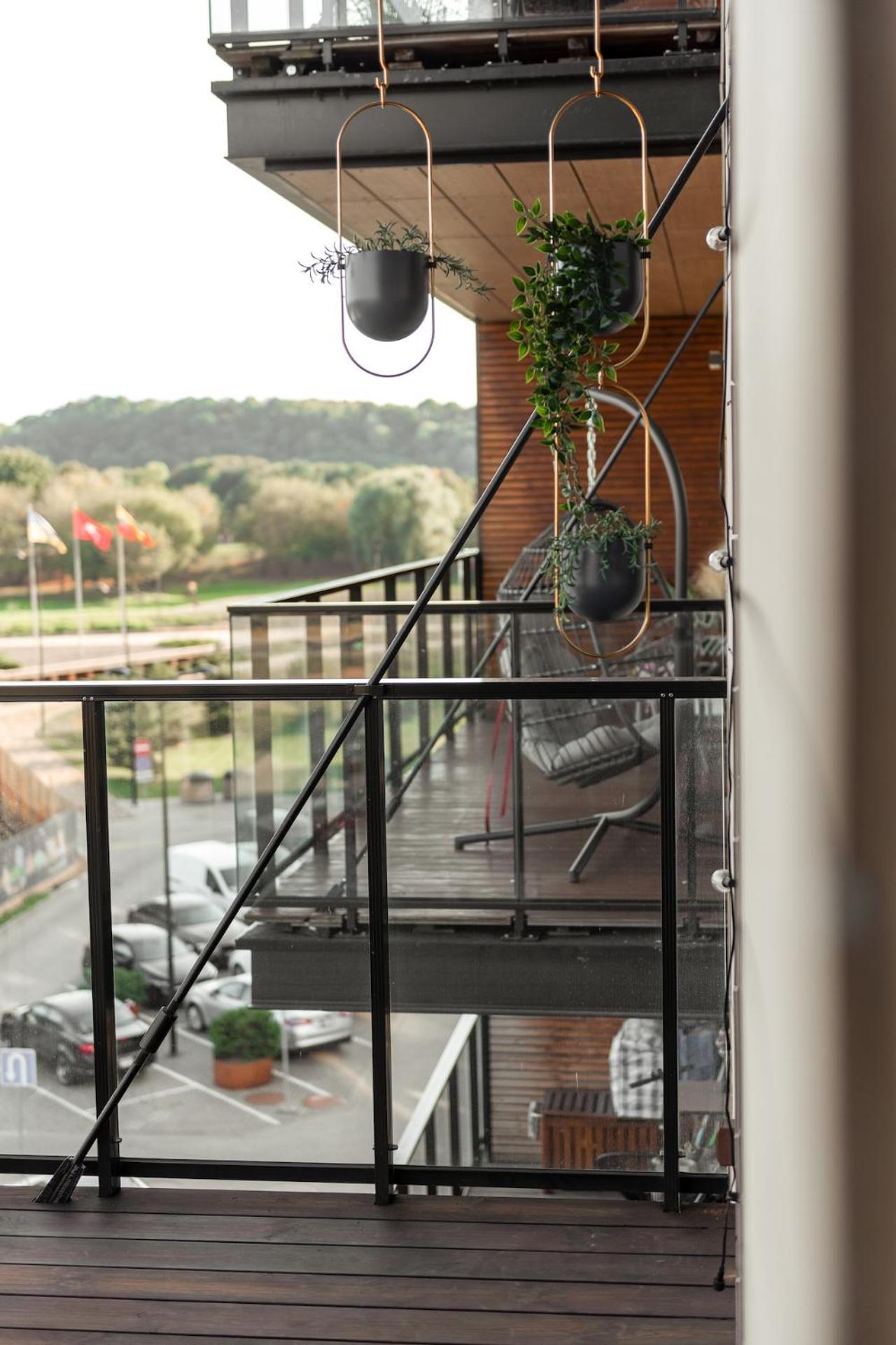 Bright Kaunas Apartment With Castle View Екстериор снимка