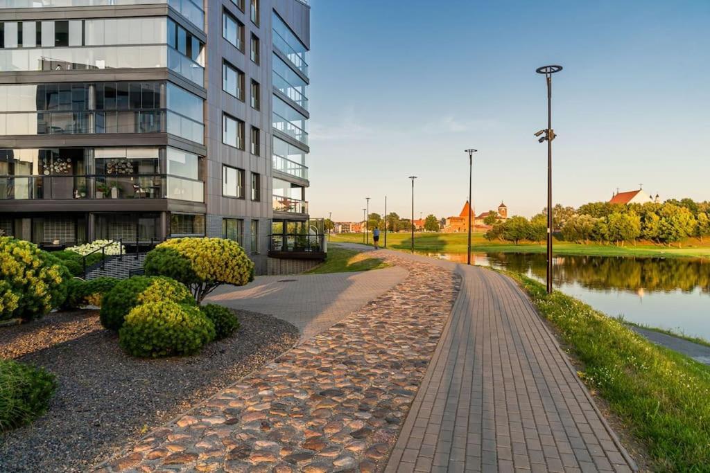 Bright Kaunas Apartment With Castle View Екстериор снимка
