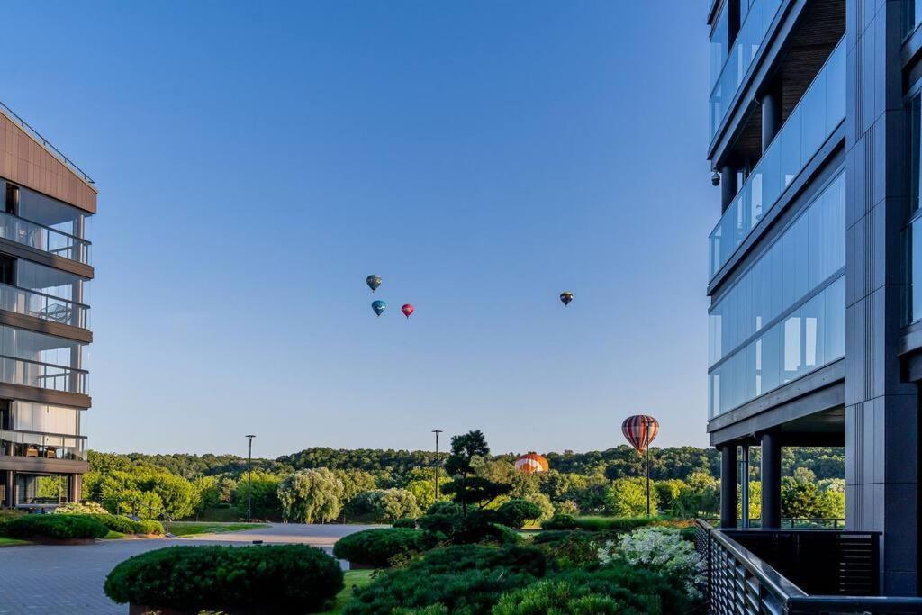 Bright Kaunas Apartment With Castle View Екстериор снимка