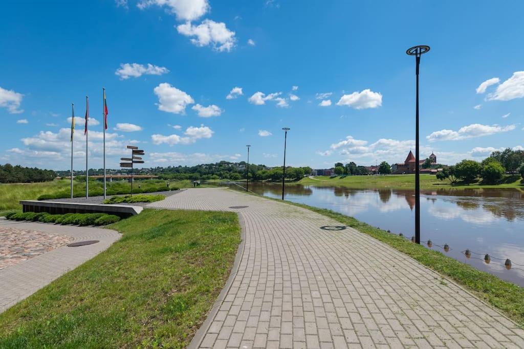 Bright Kaunas Apartment With Castle View Екстериор снимка